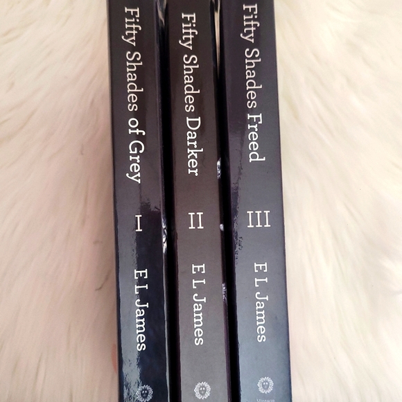 Fifty shades of grey trilogy - Picture 3 of 3